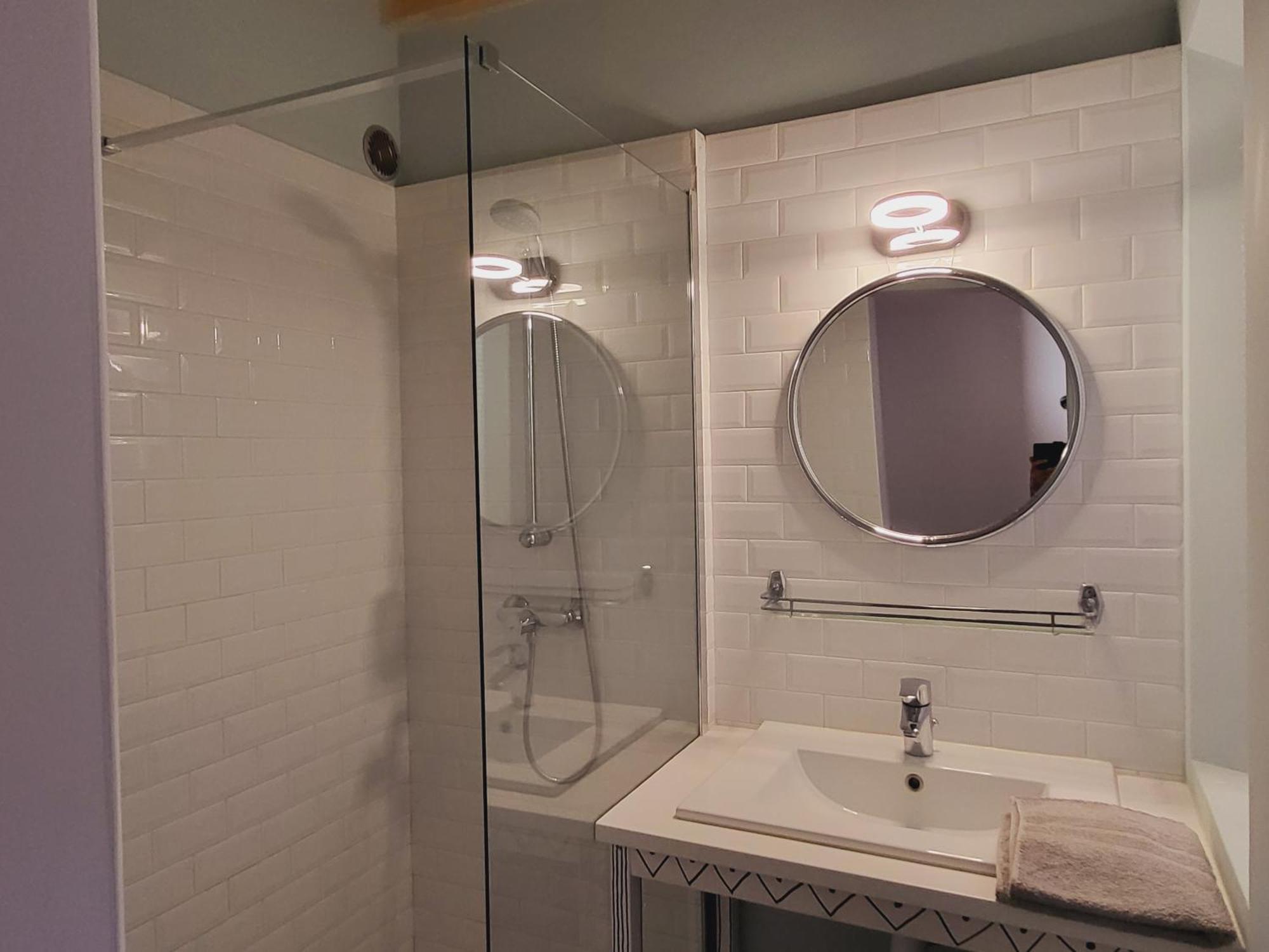 Les Saffres - Gite De Charme Pour 8 Personnes Valreas Exterior photo